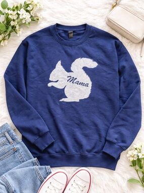 Gildan Softstyle Midweight Sweatshirt Women’s Small Blue Mama Squirrel Graphic